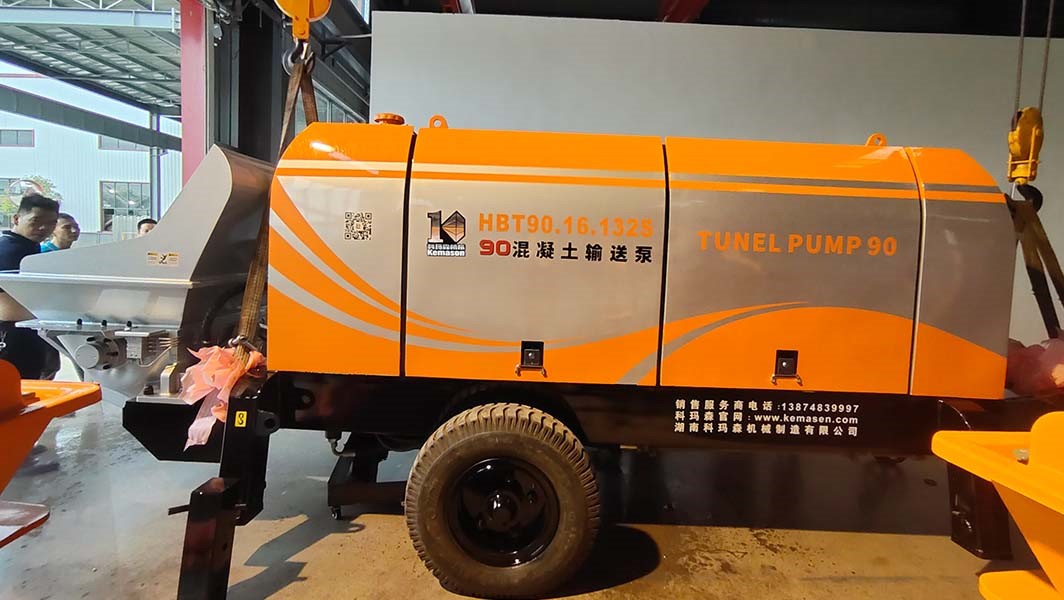 河北地區(qū)科瑪森90泵大顆?；炷粮邔訚仓F(xiàn)場：快速輸送，高效使用