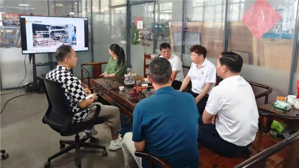 果園鎮(zhèn)領導李主任一行蒞臨科瑪森調研關切企業(yè)發(fā)展點贊智能機器人創(chuàng)新應用