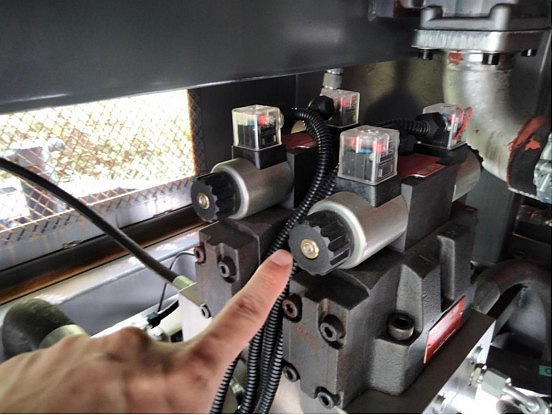 湖南科瑪森混凝土細(xì)石泵在正常泵送情況下憋壓到最高值故障處理方法！